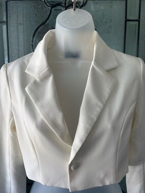 White Fox Boutique Cream Cropped Blazer Jacket